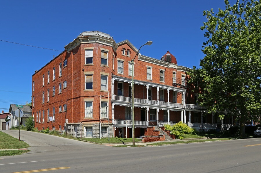 Dale Willis' apartment building, site of my first job